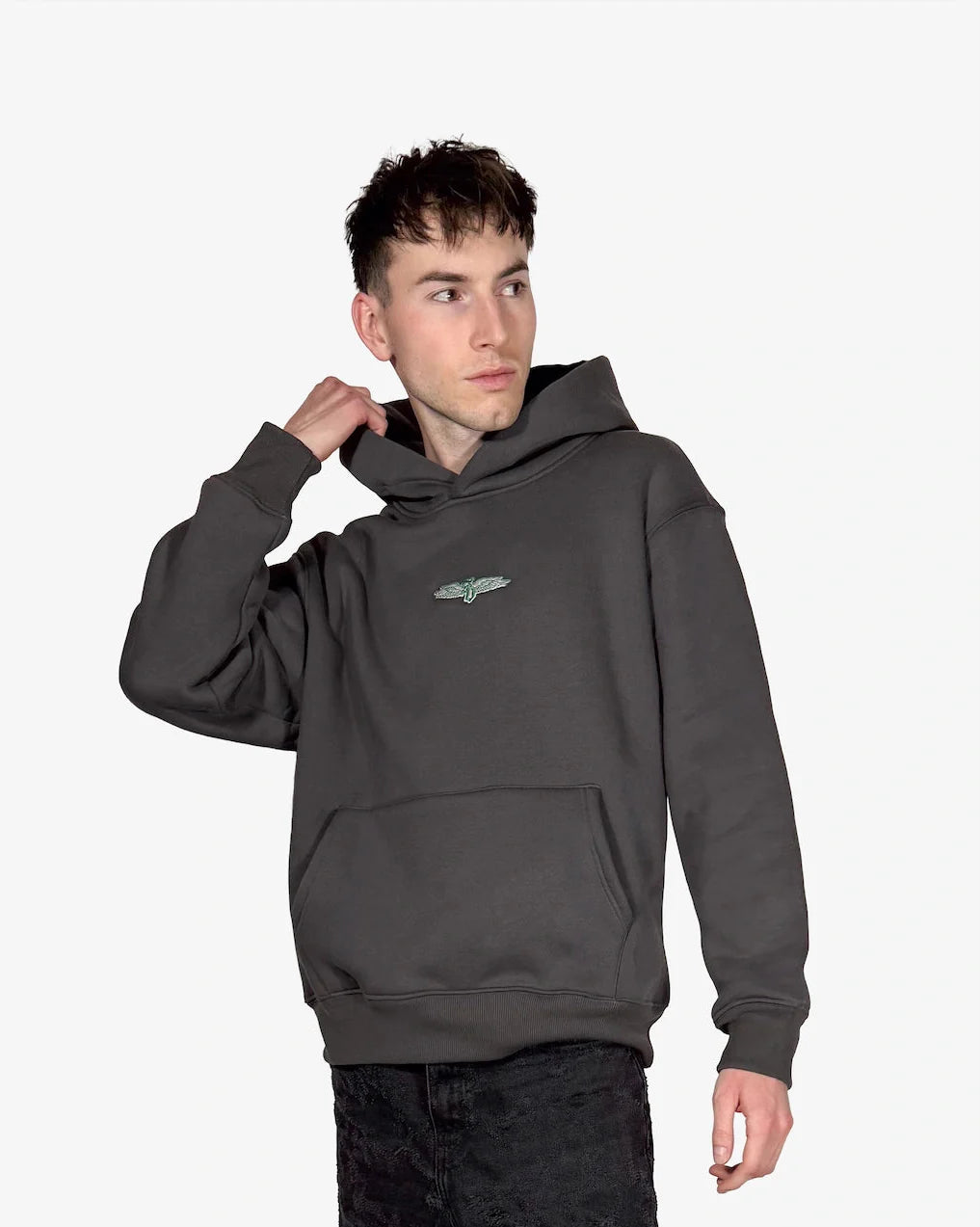 HOODIES & SWEATSHIRTS